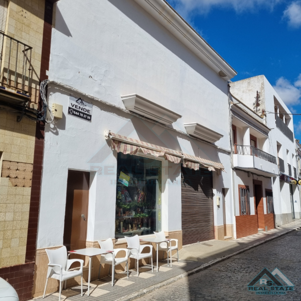 Vivienda y local comercial en Paterna del Campo, Huelva